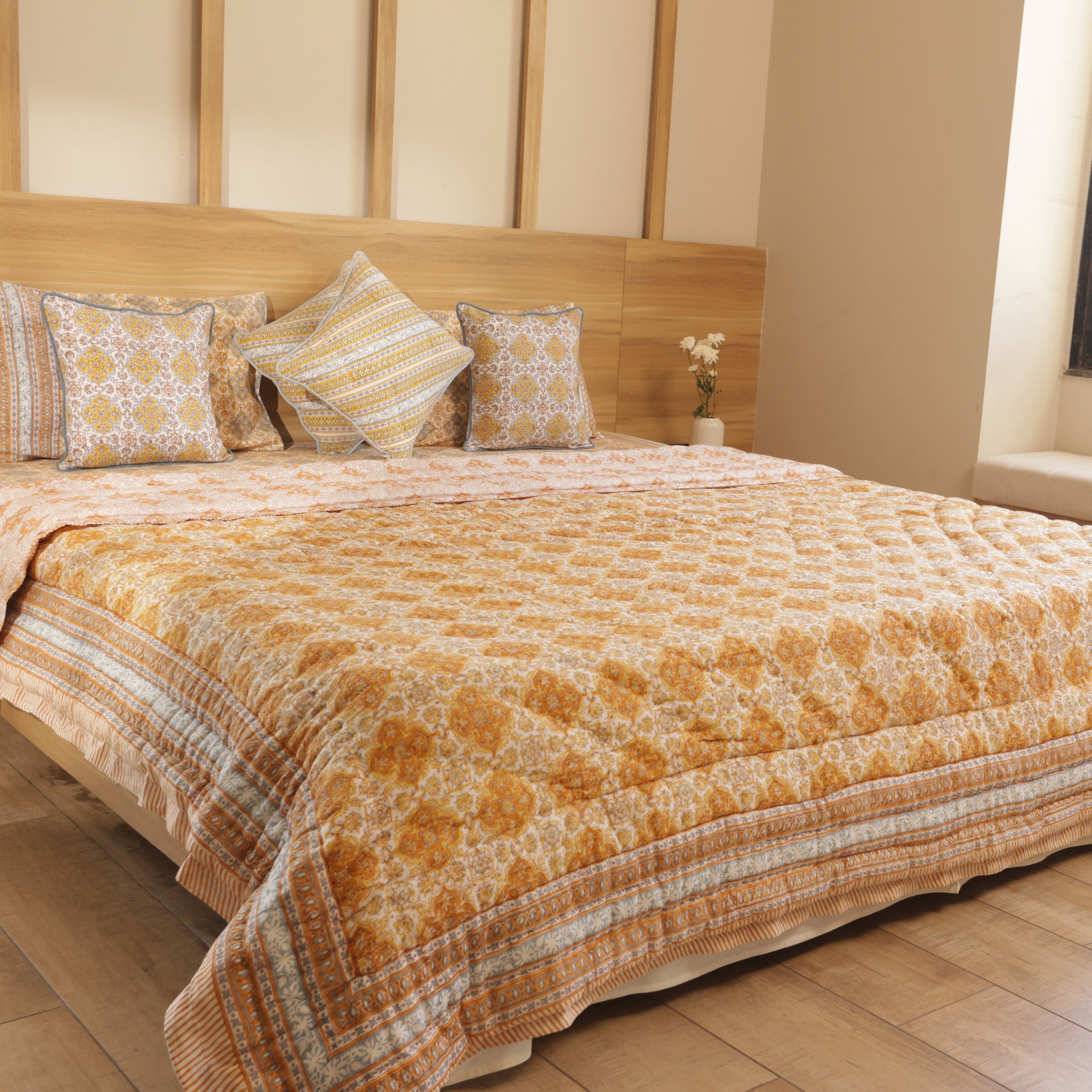 Golden lattice Bedding collection of 8 (1 Bedcover, 2 Pillow cover, 1 Quilt, 2 + 2Cotton cushion covers)