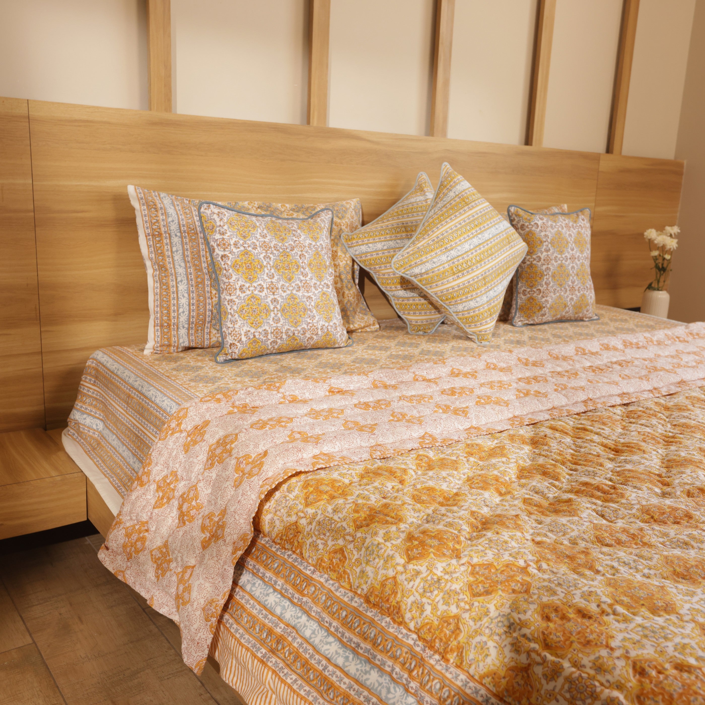 Golden lattice Bedding collection of 8 (1 Bedcover, 2 Pillow cover, 1 Quilt, 2 + 2Cotton cushion covers)