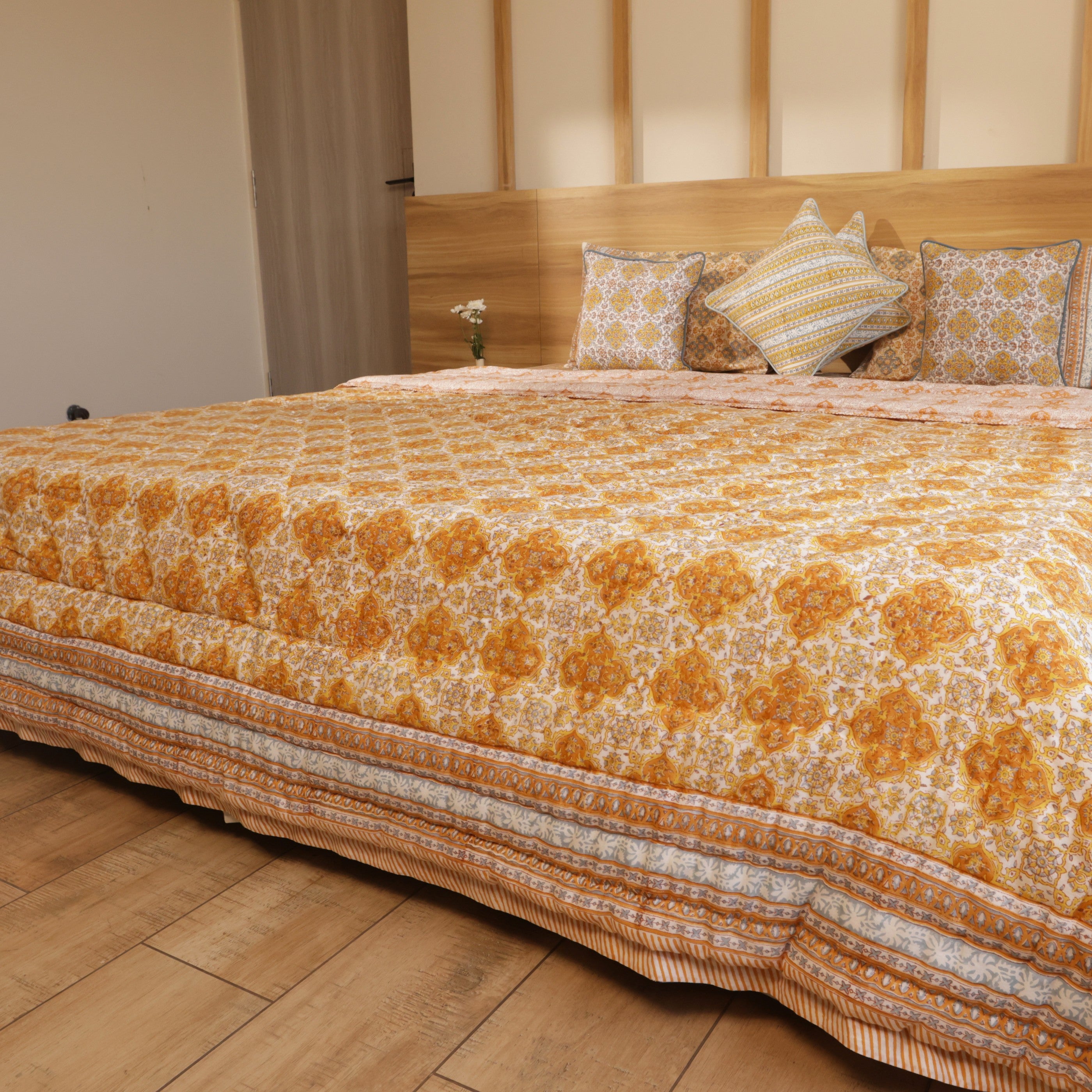 Golden lattice Bedding collection of 8 (1 Bedcover, 2 Pillow cover, 1 Quilt, 2 + 2Cotton cushion covers)