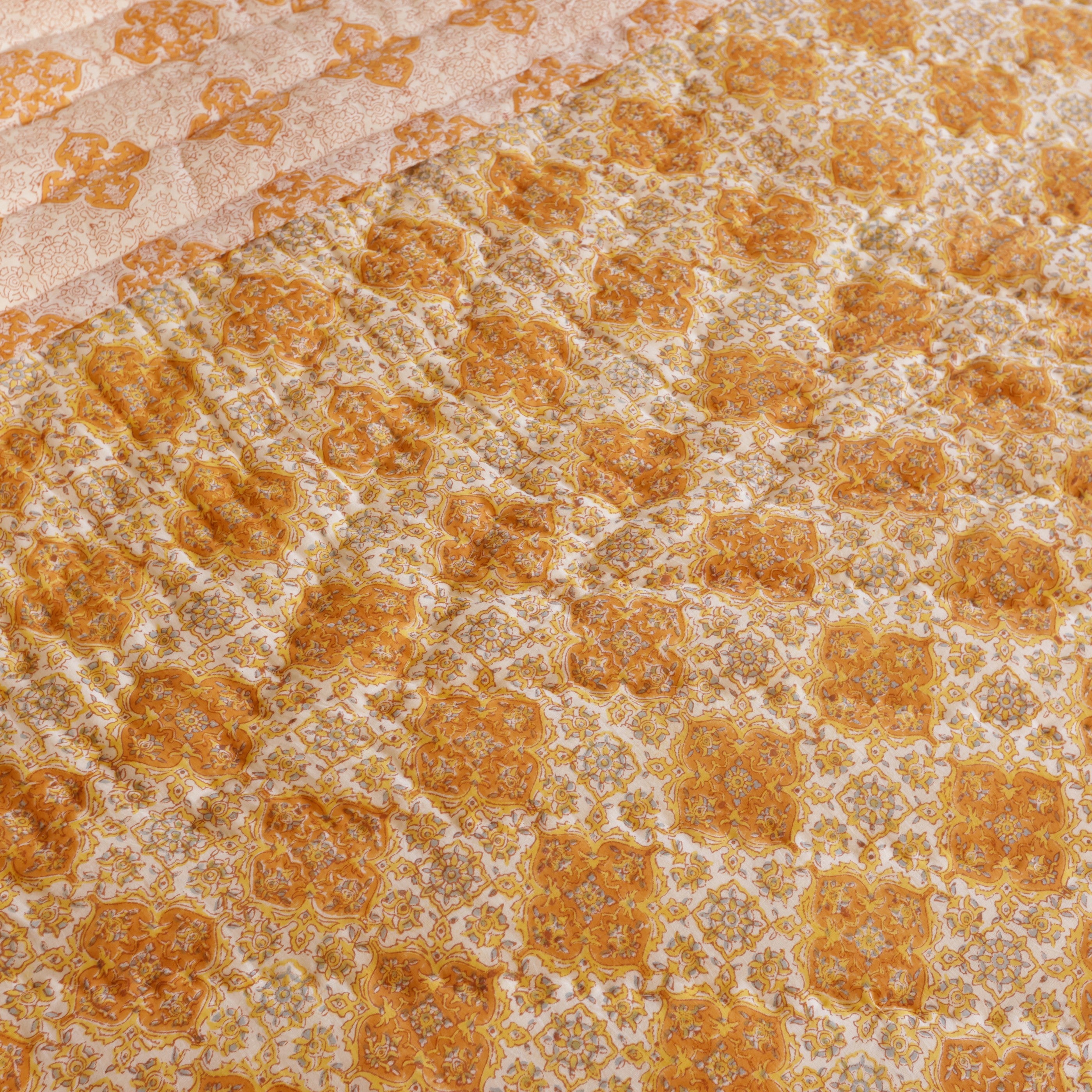 Golden lattice Bedding collection of 8 (1 Bedcover, 2 Pillow cover, 1 Quilt, 2 + 2Cotton cushion covers)
