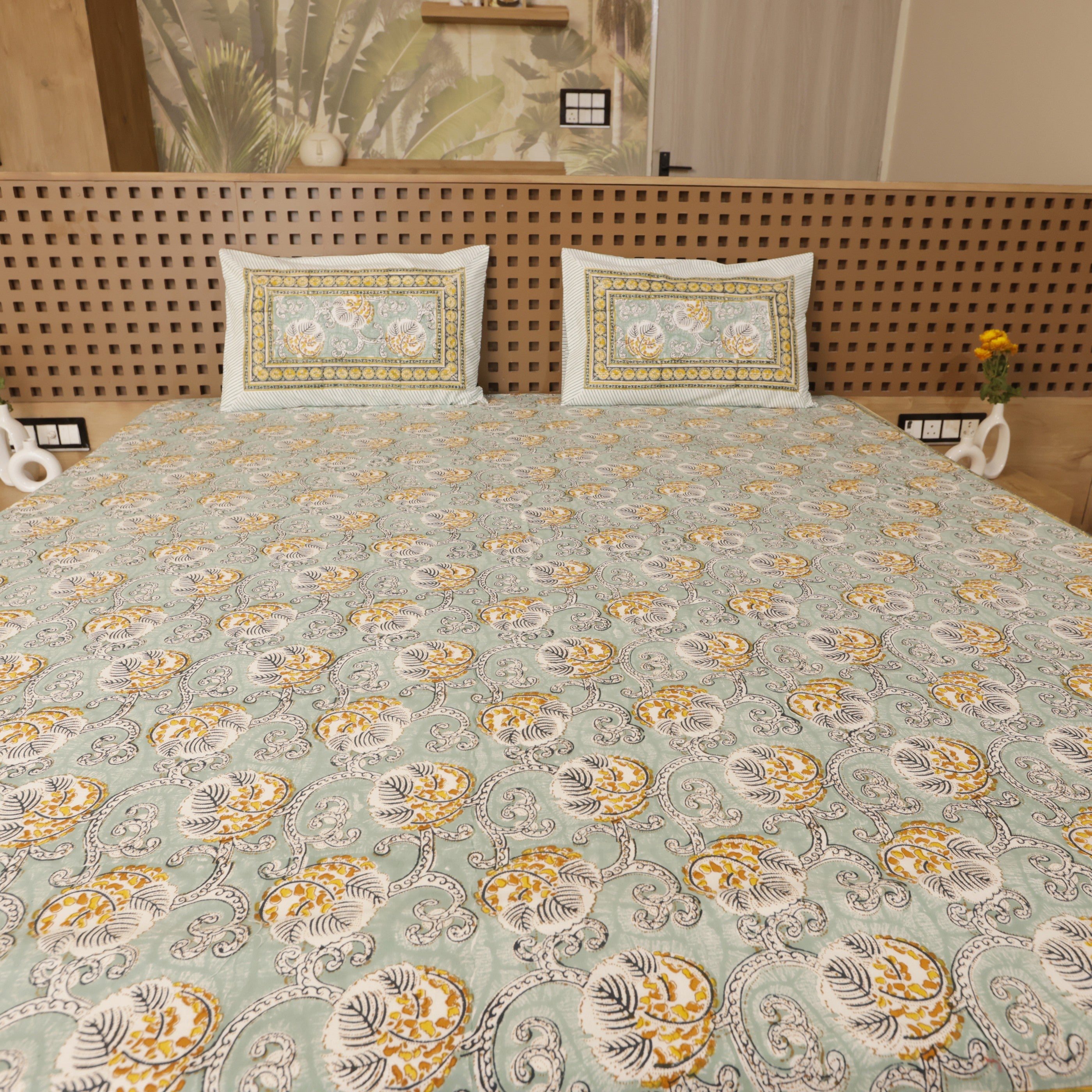 Vintage Breeze Bedcover
