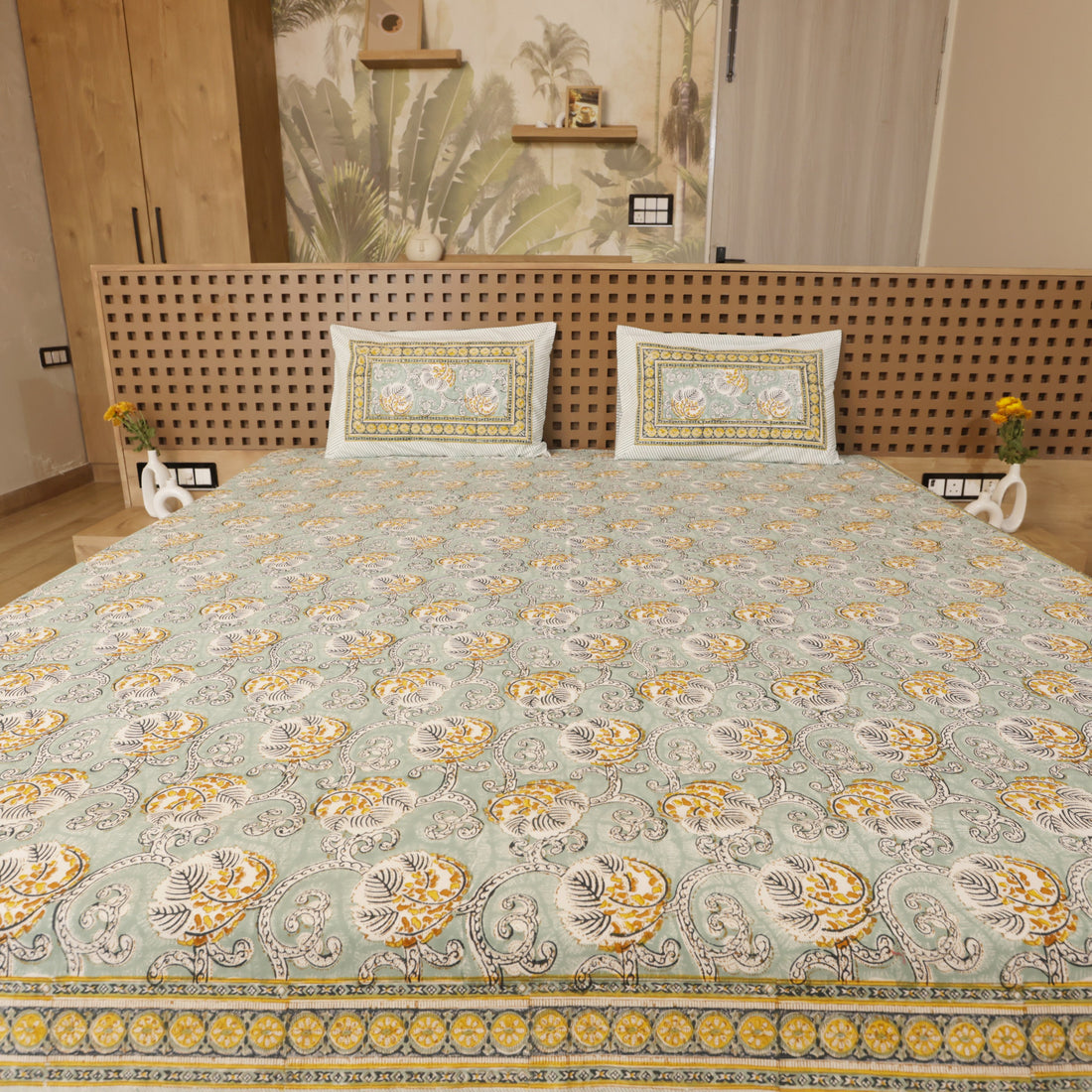 Vintage Breeze Bedcover