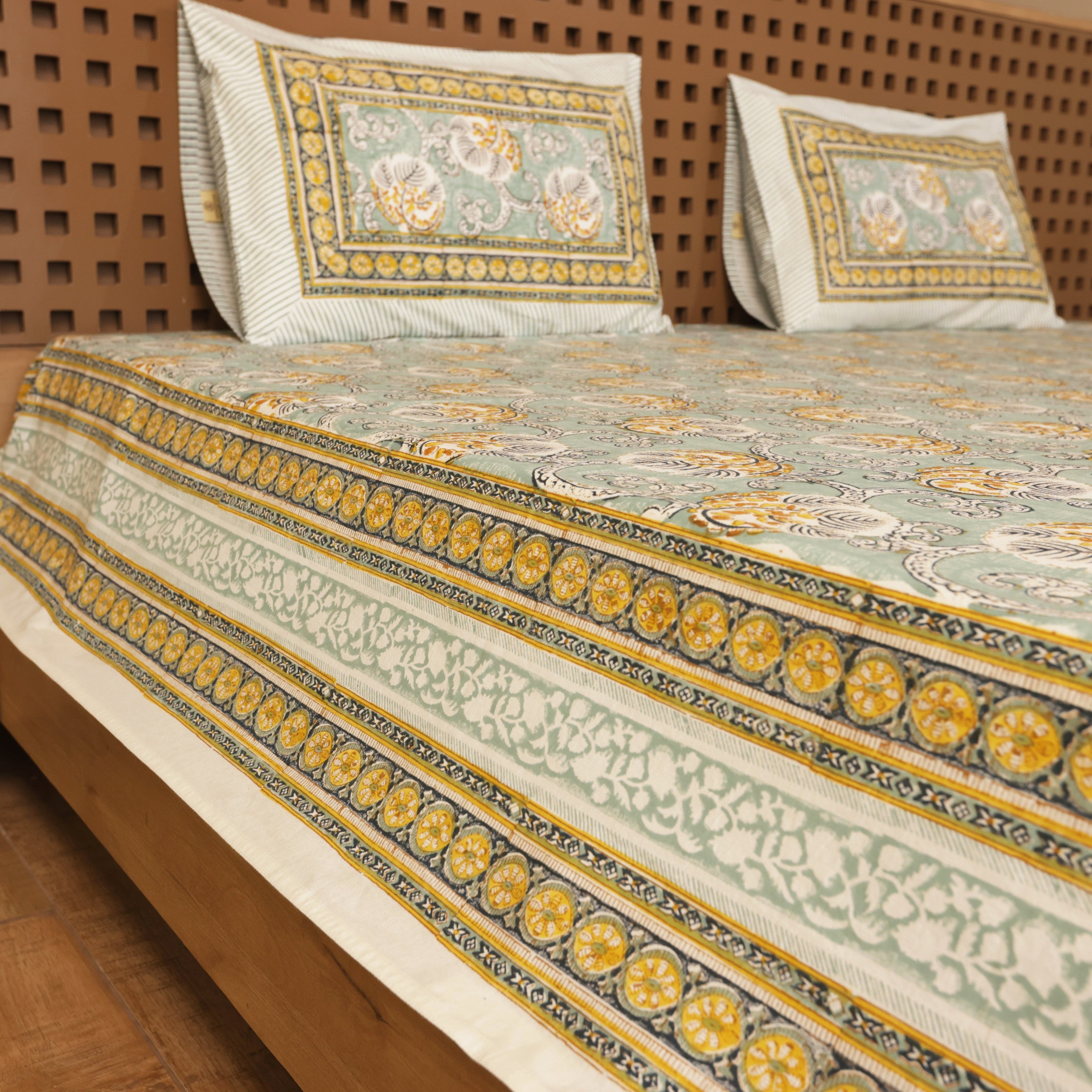 Vintage Breeze Bedcover