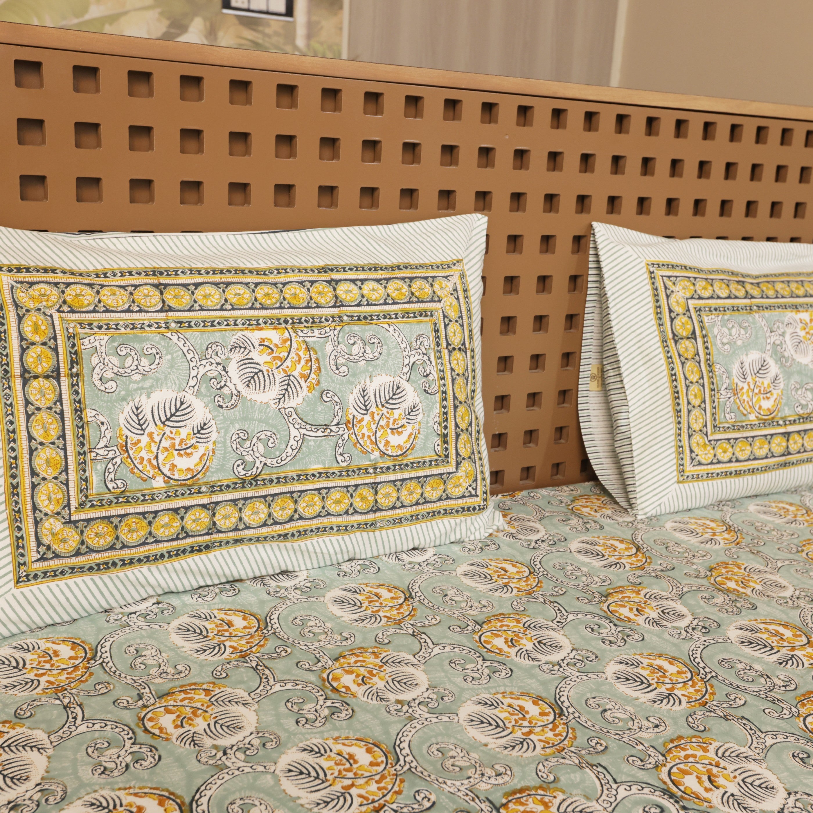 Vintage Breeze Bedcover