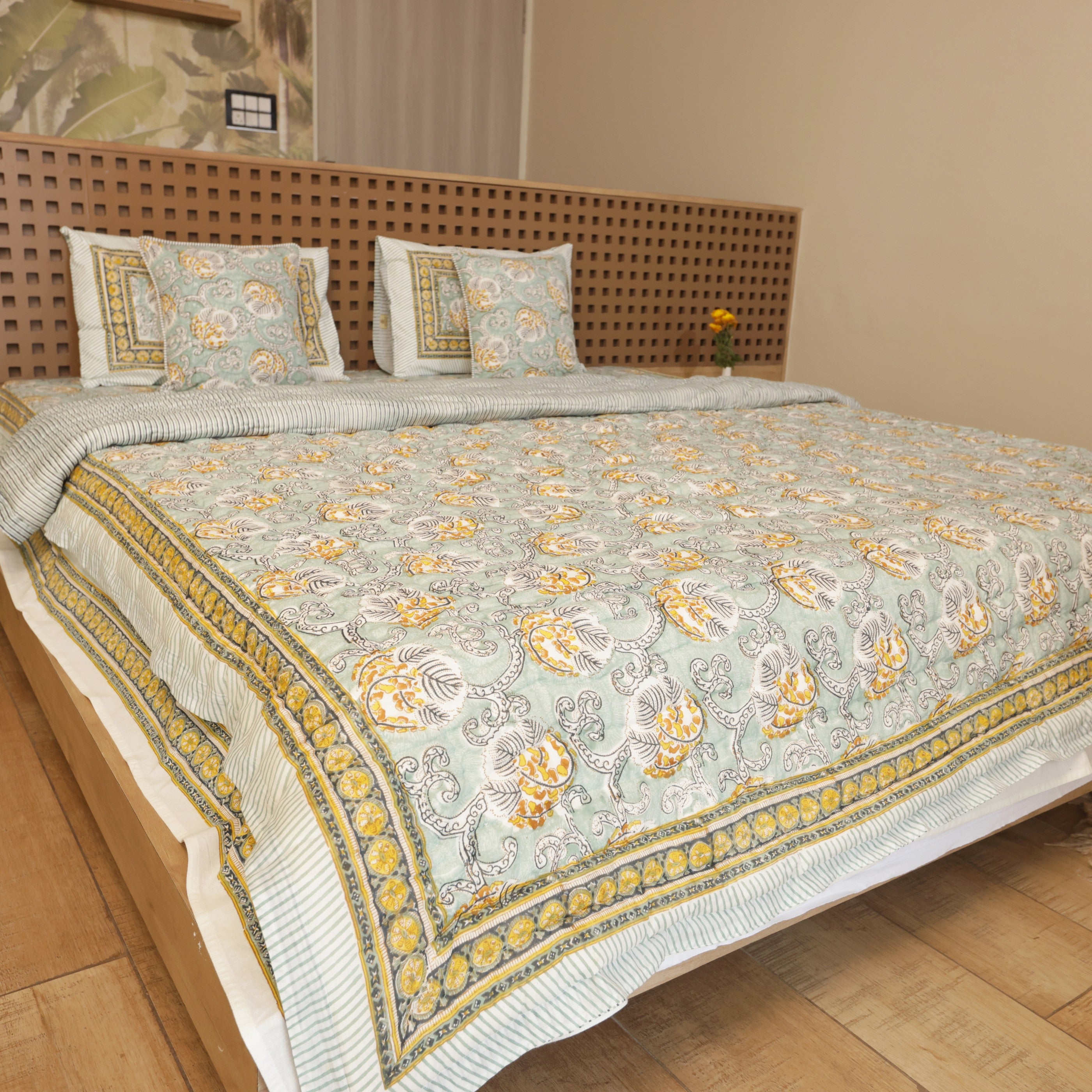 Vintage Breeze Bedding collection Set of 6 (1 Bedcover, 2 Pillow cover, 1 Quilt, 2 Cotton cushion covers)