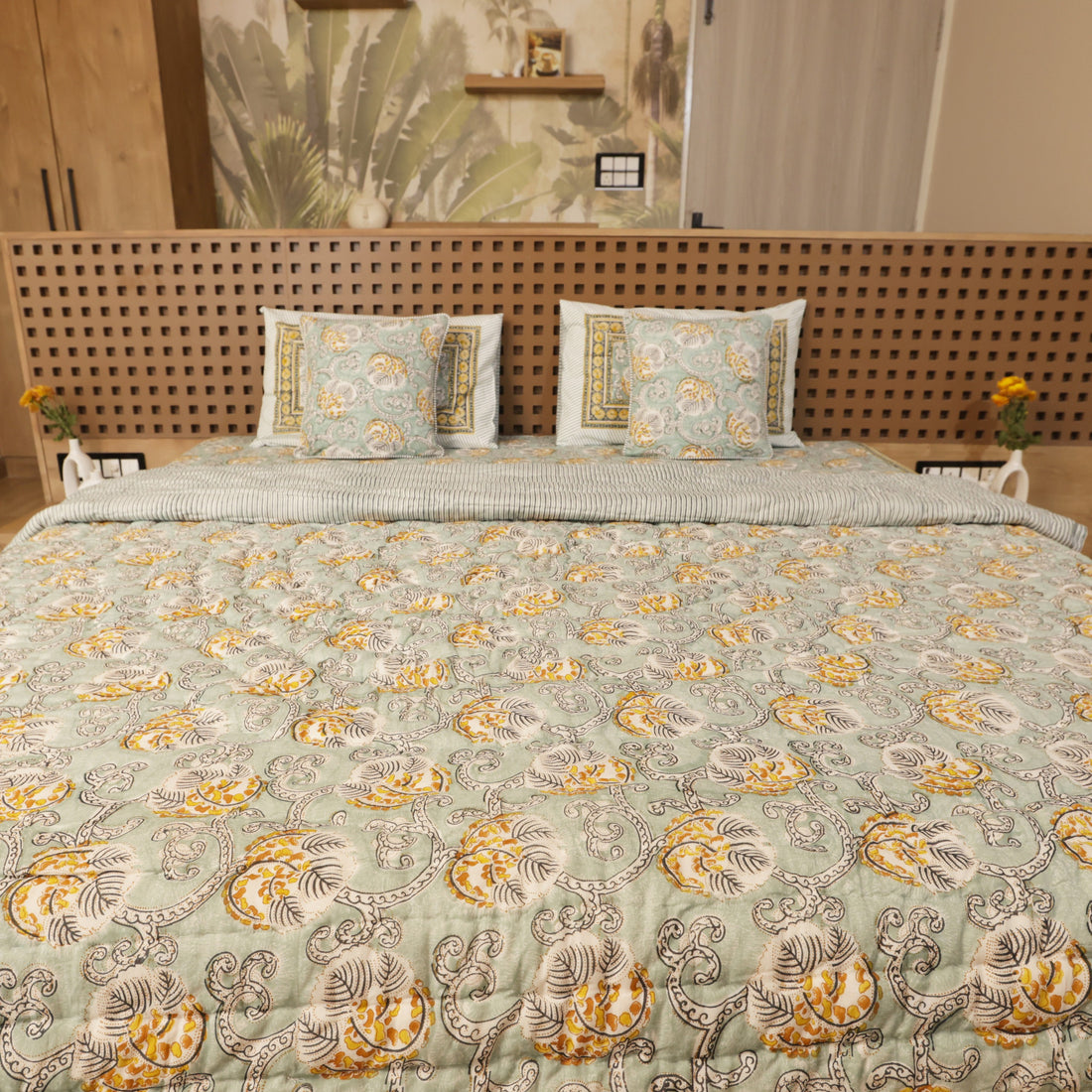 Vintage Breeze Bedding collection Set of 6 (1 Bedcover, 2 Pillow cover, 1 Quilt, 2 Cotton cushion covers)