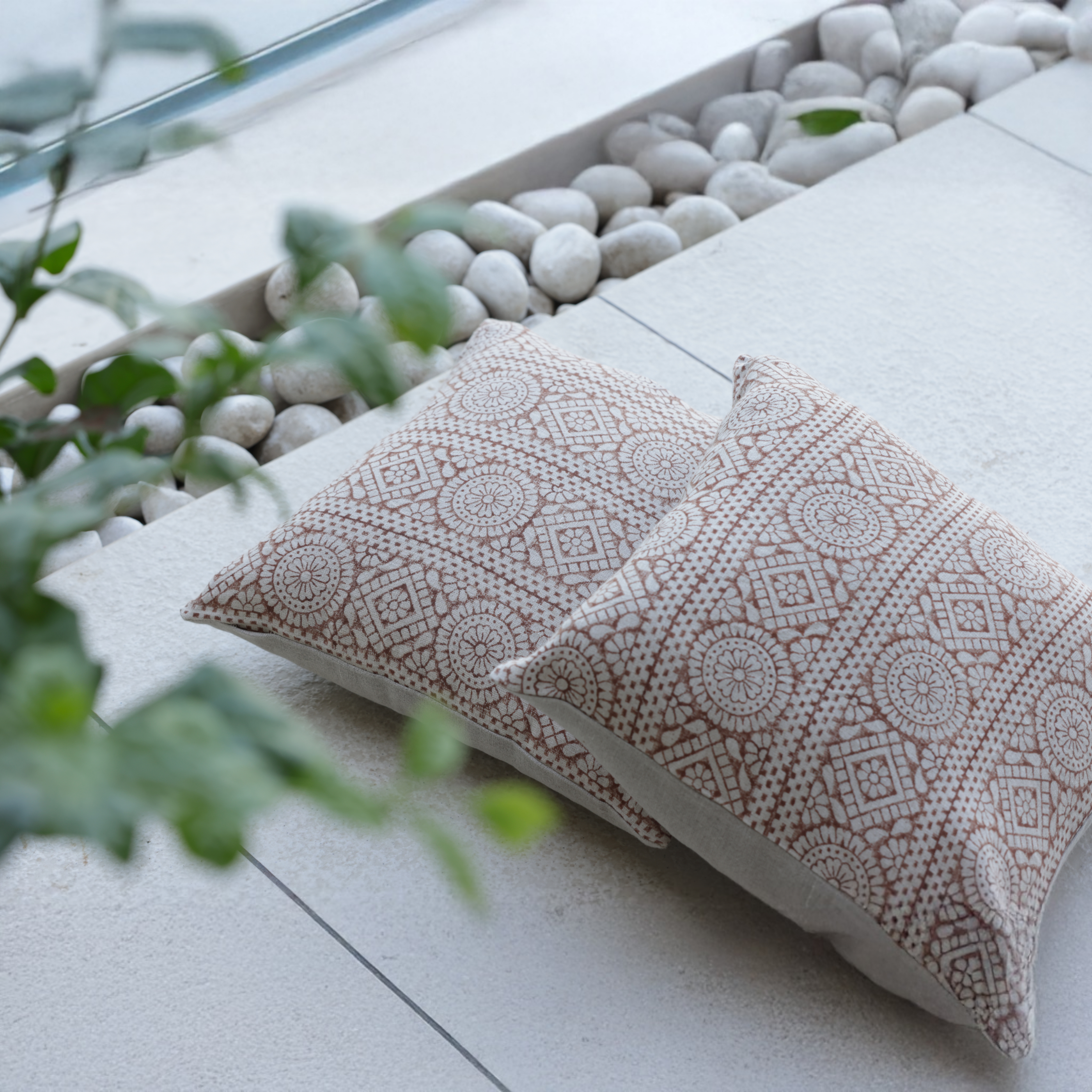 PINWHEEL LINEN CUSHION COVER