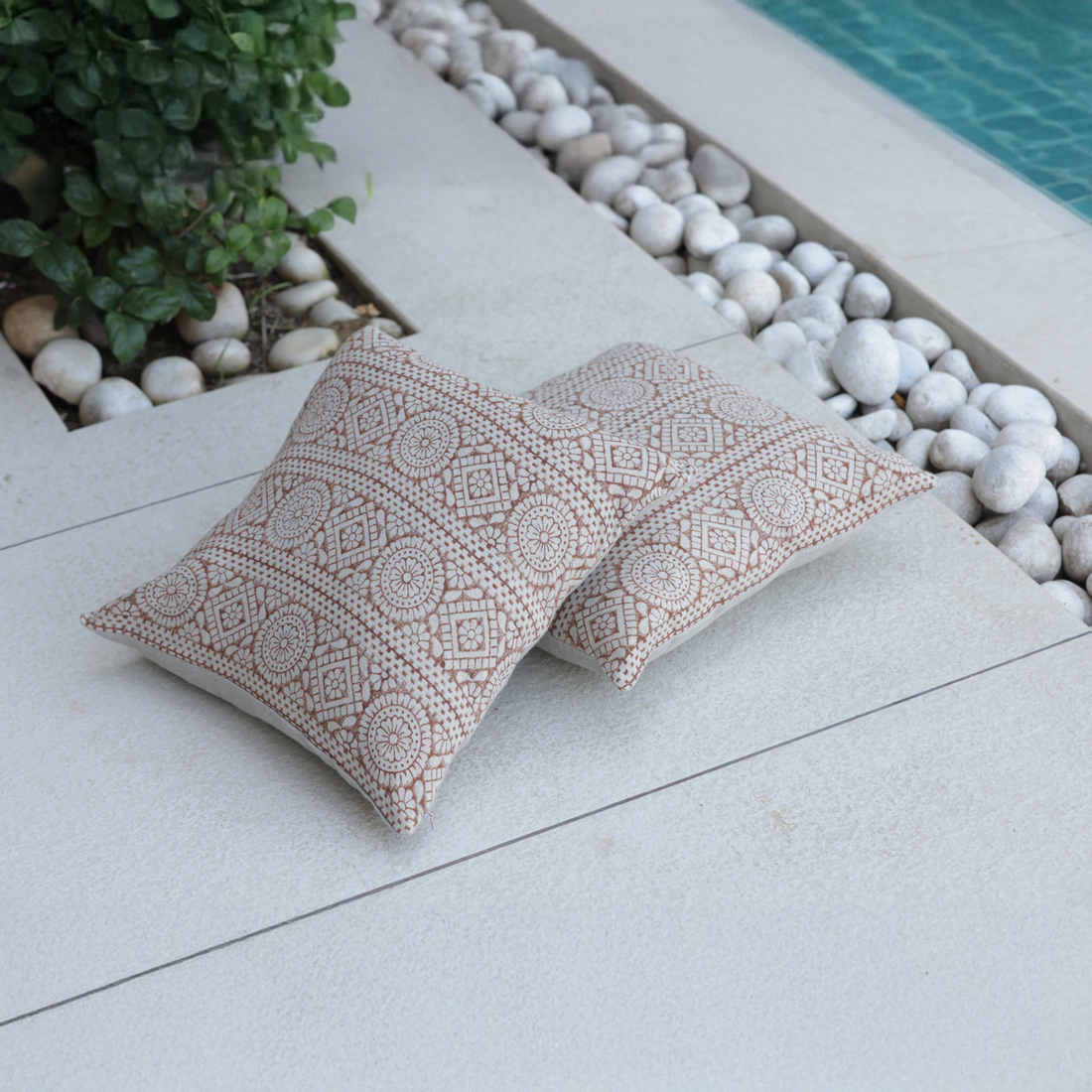 PINWHEEL LINEN CUSHION COVER