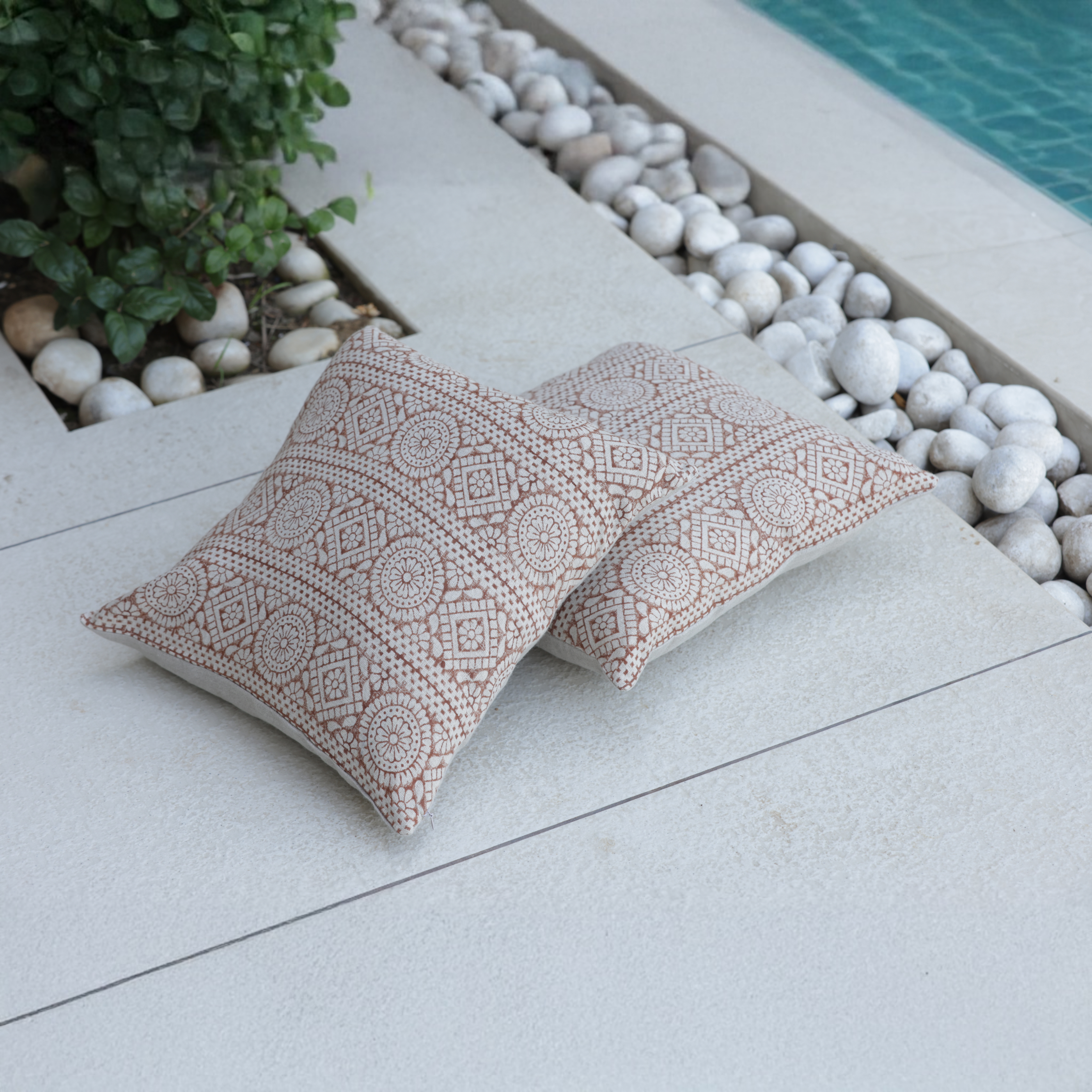 PINWHEEL LINEN CUSHION COVER