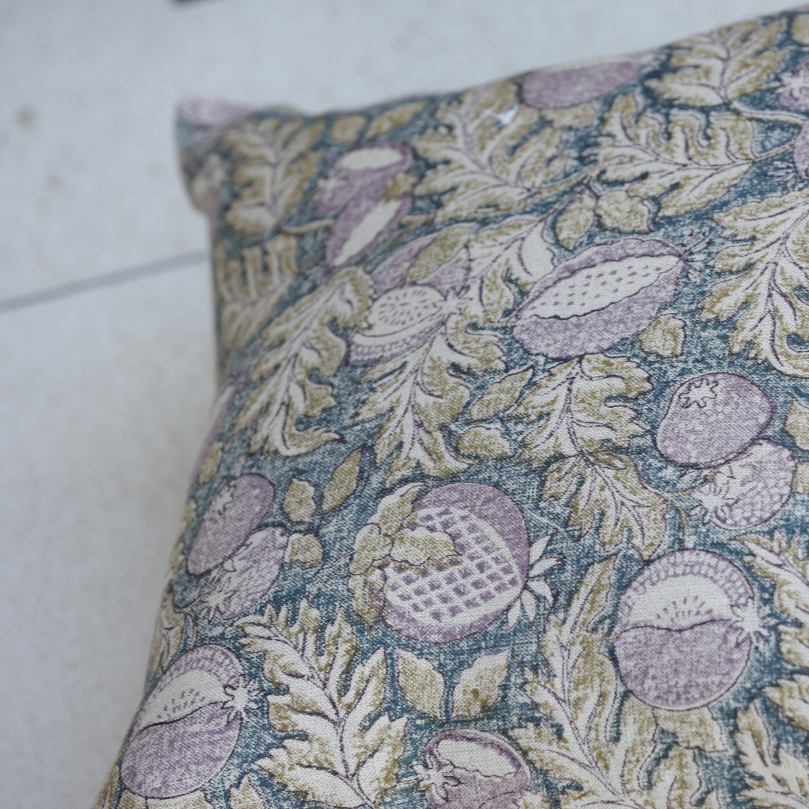 MANZANA LINEN CUSHION COVER