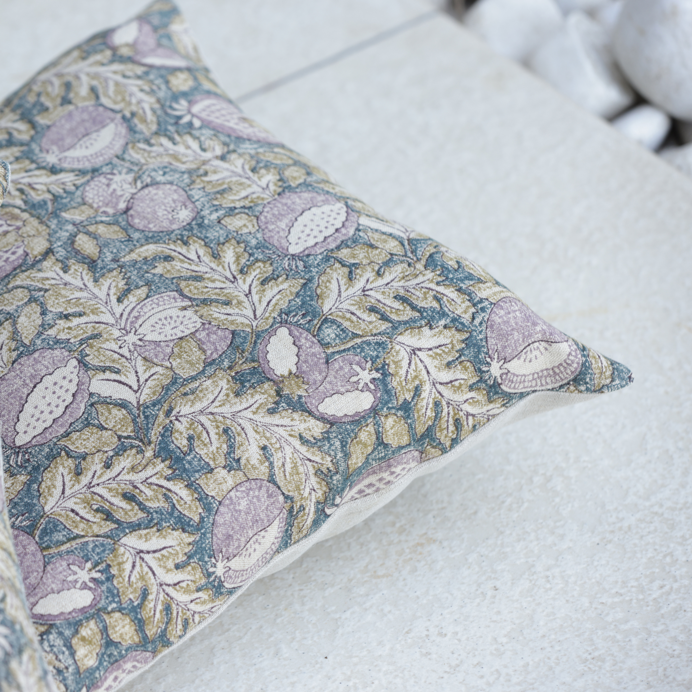 MANZANA LINEN CUSHION COVER