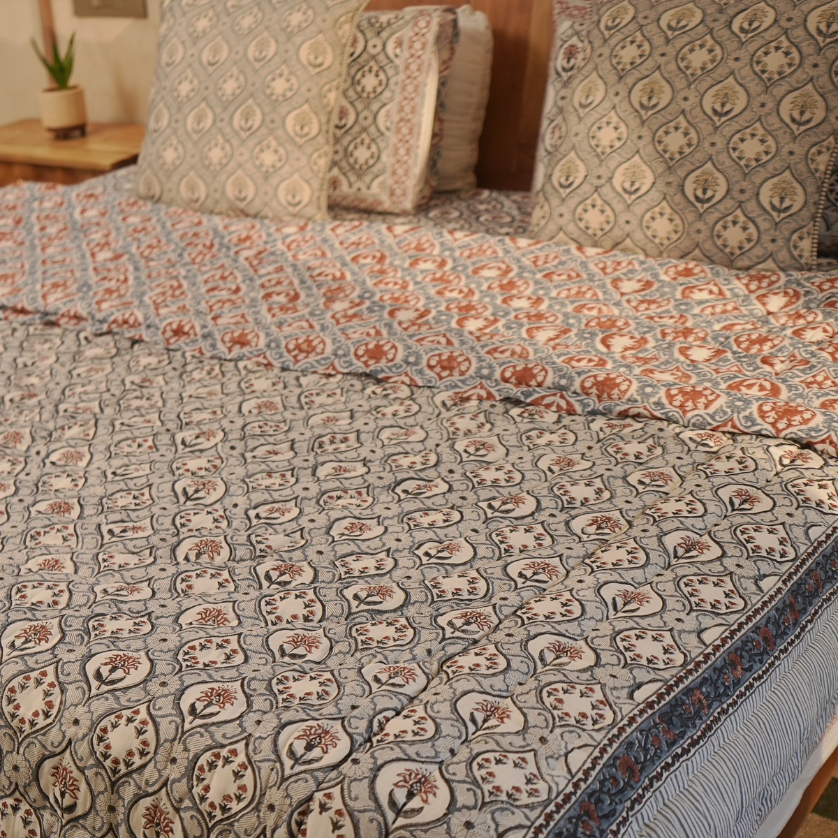 Pushp Bedding Collection Set of 6 (1 Bedcover, 2 Pillow cover, 1 Quilt, 2 Cotton cushion covers)