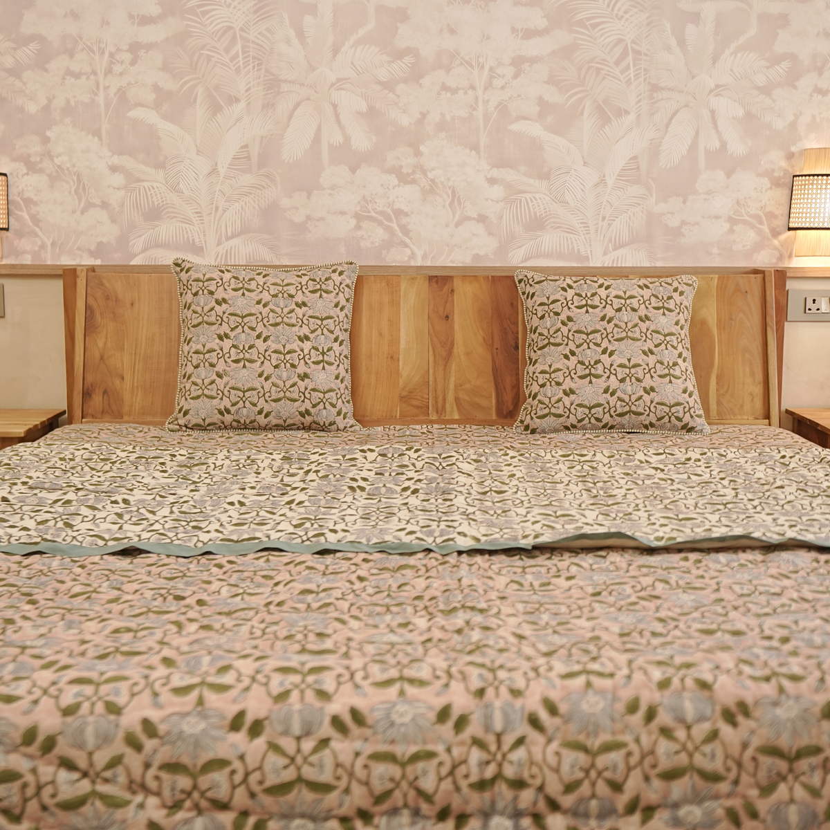 Gulraaz Golden Rose Quilt