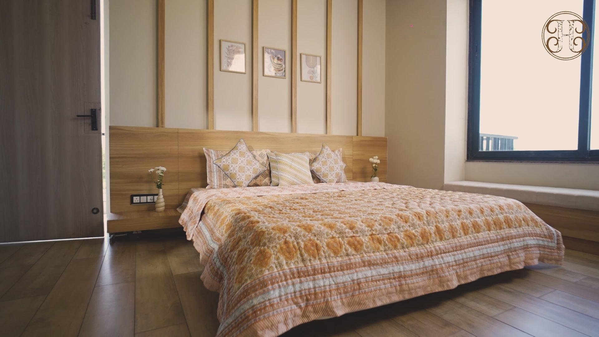 Golden lattice Bedding collection of 8 (1 Bedcover, 2 Pillow cover, 1 Quilt, 2 + 2Cotton cushion covers)